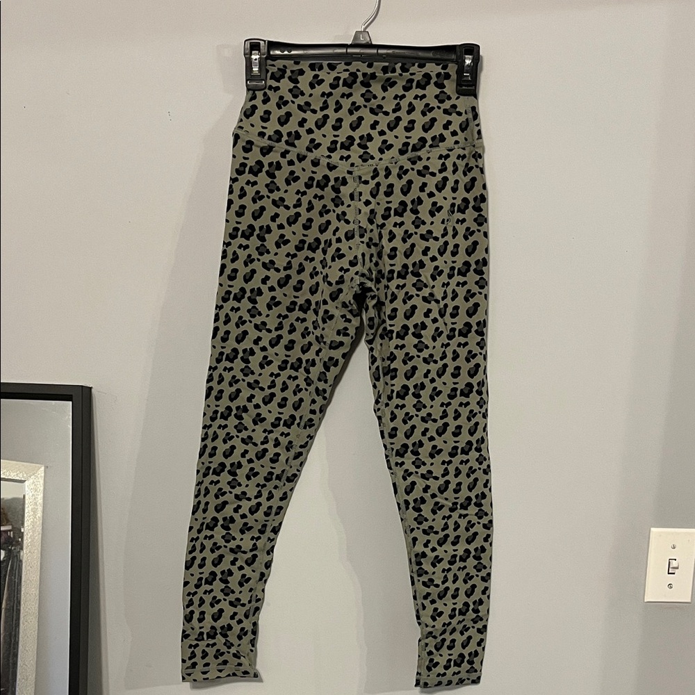 Ryderwear Leggings in Olive and Black Print